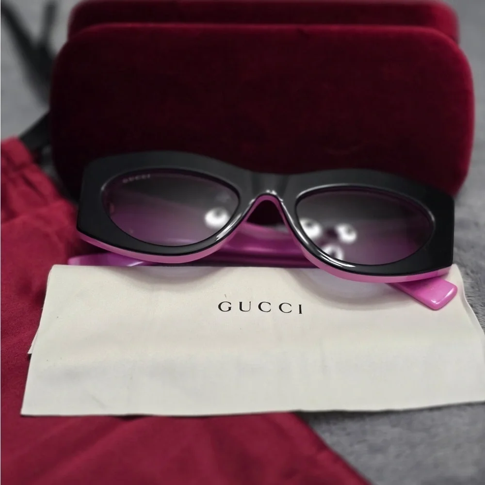 Gucci Cat-Eye Women’s Sunglasses-Black and Fuchsia New in Box